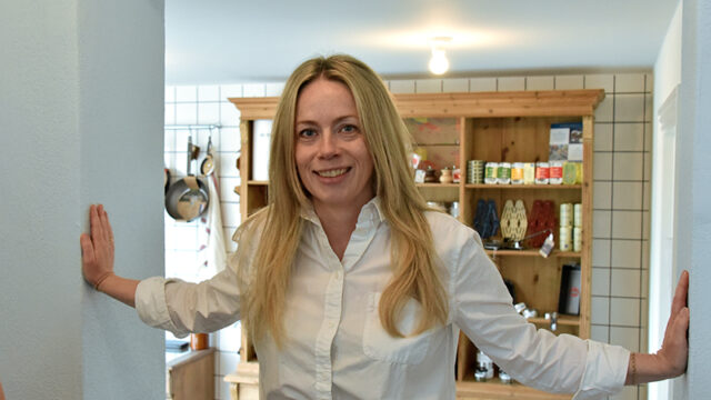  Nadja Bennedsen Nielsen i sin ny livsstilsbutik Noté. Hun sælger blandt andet fransk køkkentøj, hudplejeprodukter, tøj og yogaudstyr. Det er helt legalt at komme for at snuse og blive inspireret.