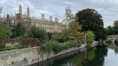 At gå rundt mellem de historiske bygninger i Cambridge er som at høre historiens vingesus. Foto: Privat